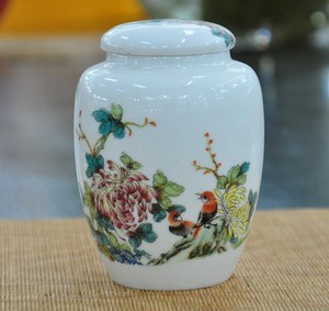 白泥素雅，瓷韻悠長(zhǎng) 景德鎮(zhèn)陶瓷罐的藝術(shù)與匠心