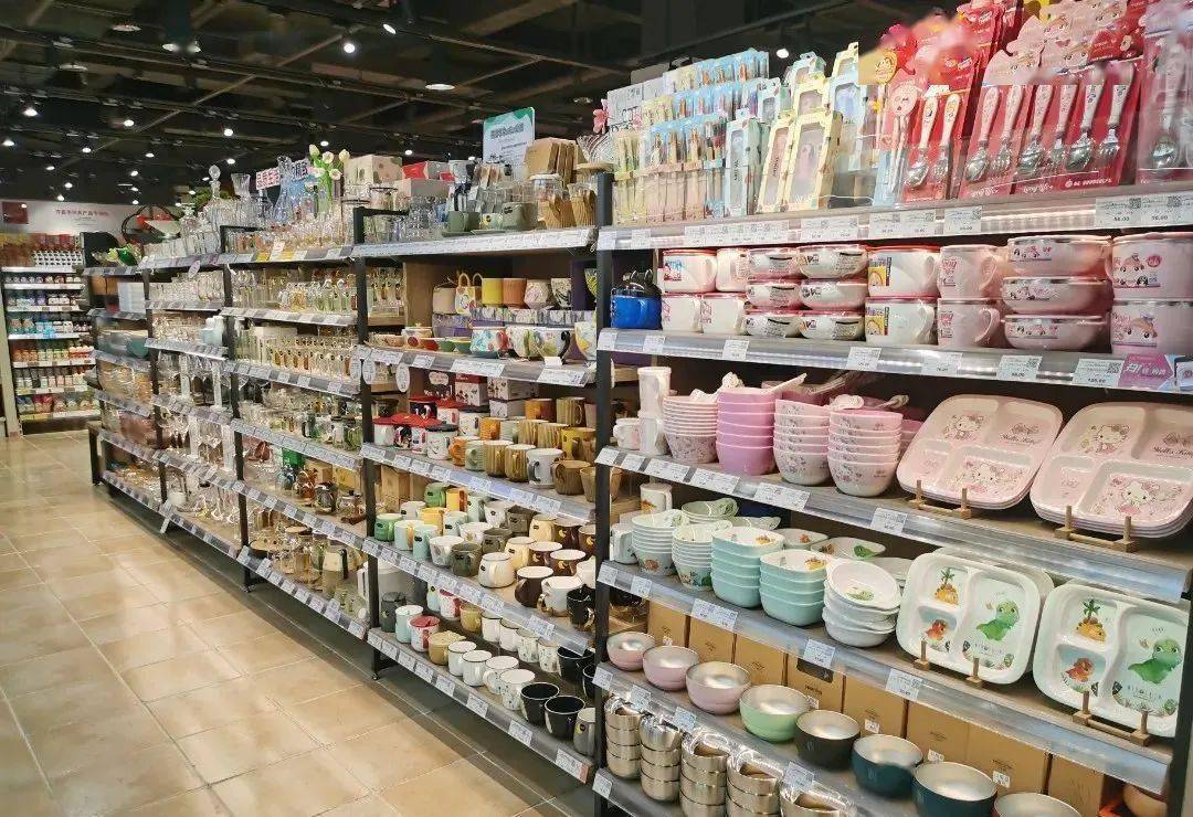 胖東來非食陳列學(xué)習(xí)_產(chǎn)品_日用百貨_拖鞋